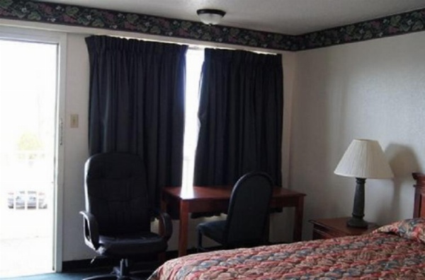 Budget Inn image 4