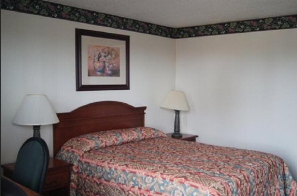 Budget Inn image 7