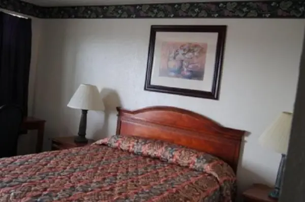 Budget Inn 10